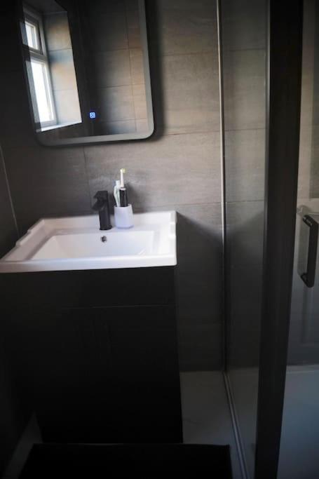 Luxurious Detached Bungalow Бэтли Экстерьер фото
